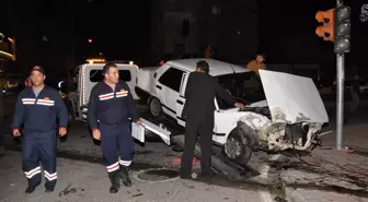 Manavgat'ta 2 Otomobil Çarpıştı: 2 Yaralı