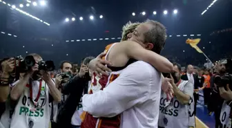 Galatasaray Odeabank, Şampiyonluk Kupasını Kaldırdı