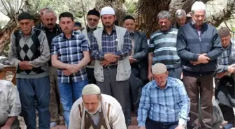 Gürün'de Vatandaşlar Yağmur Duasına Çıktı