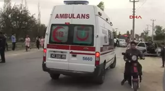 Otomobil Minibüsle Çarpıştı: 4 Yaralı