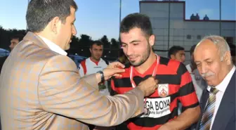 Şampiyon Takım Kupasını Başkan Ekinci'den Aldı