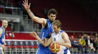 Anadolu Efes, Torku Konya Selçuk Üniversitesini Mağlup Etti