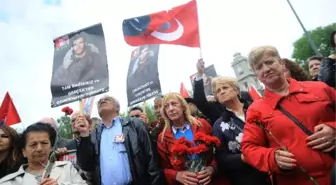 Deniz Gezmiş ve Arkadaşları, İdamlarının 42. Yıldönümünde Dolmabahçe'de Anıldı