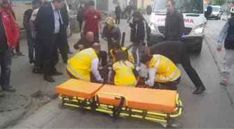 Kırmızı Işıkta Geçen Yaşlı Adama Motosiklet Çarptı: 2 Yaralı