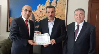 Vali Demirtaş'tan Öğretmene Başarı Belgesi