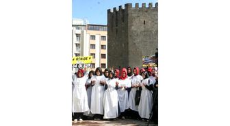 Diyarbakır'da İmam Hatipli Kızlardan Kefenli Mısır Eylemi