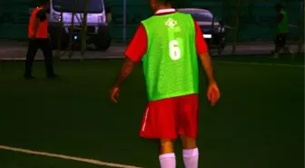 AK Parti Milletvekilleri ve Bakanlar Futbol Maçı ile Stres Attı