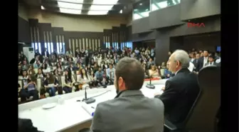 Kılıçdaroğlu Gençlerle 'Selfıe' Çekti