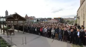 Aziziye Belediye Başkanı Orhan'ın Teyzesinin Eşi Selçuk Kamacı Son Yolculuğuna Uğurlandı