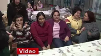 Bir Karanfil Onları Dünyanın En Mutlu Annesi Yaptı