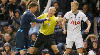 Howard Webb'in Hareketleri, Seyircileri Coşturdu