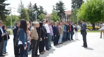 Bolu'da Gazeteciler Soma İçin Saygı Duruşunda Bulundu