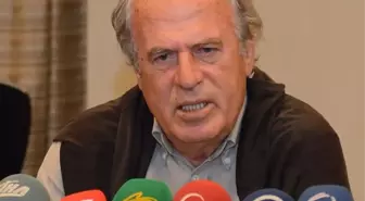 Mustafa Denizli: Ayrılmayacağım