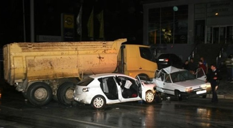İzmir'de Zincirleme Trafik Kazası: 10 Yaralı
