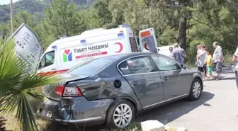 Antalya'da Trafik Kazası: 3 Yaralı