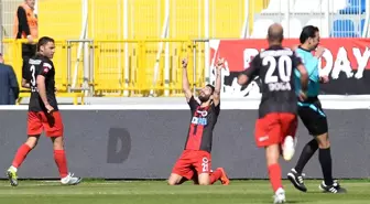 Fenerbahçe'nin Gündemindeki Jimmy Durmaz El Yakıyor