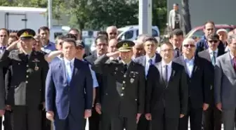 Bilecik'in İlçelerinde Çelenk Sunma Törenleri Düzenlendi