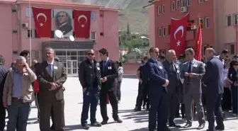 Soma Şehitleri Anısına Karanfil