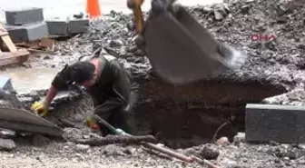 Su Borusu Patladı, İşçiler Sırılsıklam Oldu