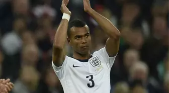 Liverpool ve Tottenham Ashley Cole'ün Peşinde