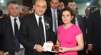 Sihirli Camın Arkası Savaş Ay ve A Takımı' Kocaeli Kitap Fuarında