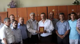 Eğitim-Bir-Sen'den Fedakar Öğretmene Plaket