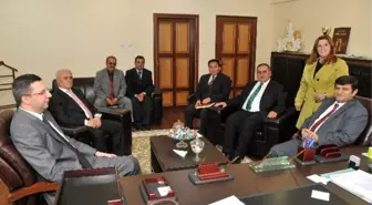 Vali Mayda Şehrin İlk Kadın Belediye Başkanını Ziyaret Etti