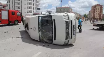 Çorum'da Öğrenci Servisi Otomobil ile Çarpıştı: 9 Yaralı