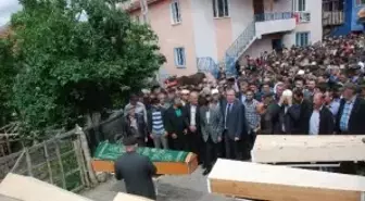 Tokat'ta Türbe Yolunda Ölen 5 Kişi Toprağa Verildi