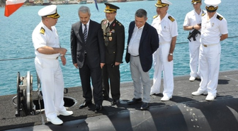 Askeri Gemiler Kuşadası Limanı'nda