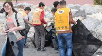 Ereğli'de Üniversite Öğrencileri Sahil Temizledi
