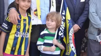 Büyükçekmece Şampiyonlar Anıtı'na Fenerbahçe Bayrağı Çekildi