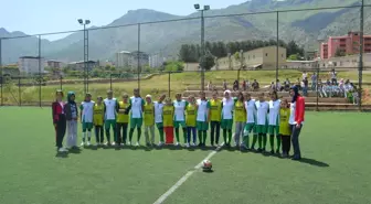 Sason'da Kızlar Futbol Turnuvası Başladı