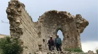 Ermeni Kilisesinin İki Duvarı Kaldı