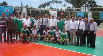 İşçiler Voleybol Turnuvasında Karşılaştı