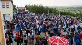 Gediz'de 860 Öğrenci Kep Giydi