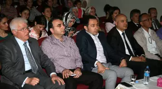 Malatya'da Öğrencilerden Şiir ve Müzik Dinletisi Programı