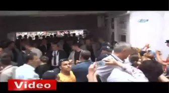 İzmir'de Sevgi Seli: 'Hoş Geldin Uzun Adam'