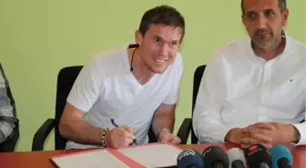 Torku Konyaspor, Aleksandr Hleb ile 1 Yıllık Sözleşme İmzaladı