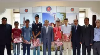 U 16 Lig Şampiyonu Sporculardan Vali Tapsız'a Ziyaret