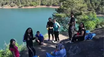 Amasya'da Üniversiteliler Borabay Gölünü Temizledi