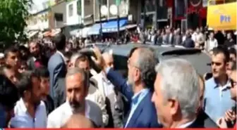 Ağrı'da Binali Yıldırım'ı Protesto Eden BDP'lileri Sakık Sakinleştirdi