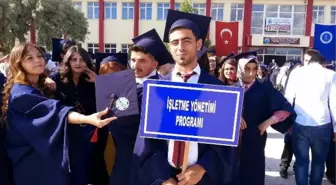 Bolvadin Meslek Yüksekokulu'nda Mezuniyet Sevinci
