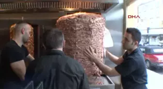 Döneri Tanıtmak İçin Bedava Döner Dağıttı