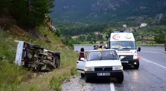 Akseki'de Trafik Kazası: 3 Yaralı