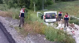 Sandıklı'da Kamyonet Şarampole Uçtu: 1'i Bebek 3 Yaralı