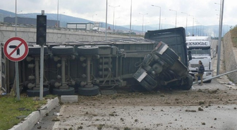 Bozüyük'te Trafik Kazası: 3 Yaralı