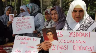 Çocukları PKK Tarafından Kaçırılan Ailelerden Yolda Oturma Eylemi