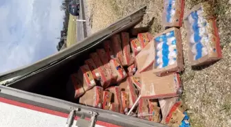 Suşehri'nde Tavuk Yüklü Tır Devrildi