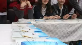 İsmetpaşalı Minik Yazarlar Kitaplarını İmzaladı
